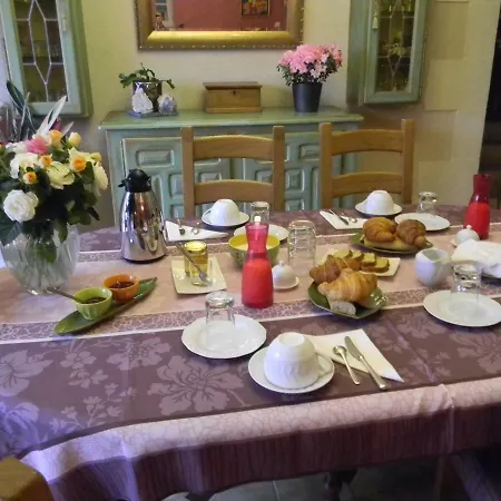 Le Logis D'antigny Bed & Breakfast 3*